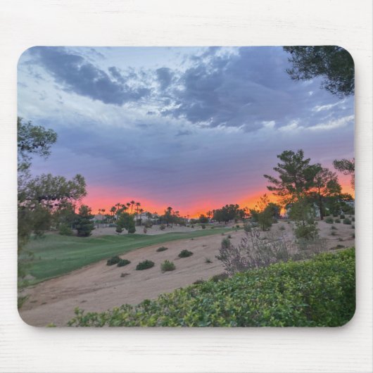 Las Vegas Sunrise Over Desert Golf Course マウスパッド (正面)