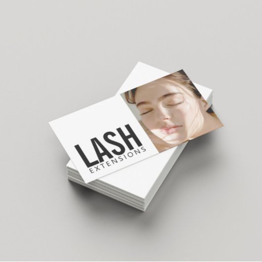 Lash Extensionsまつ毛の女性プロフィール写真 名刺