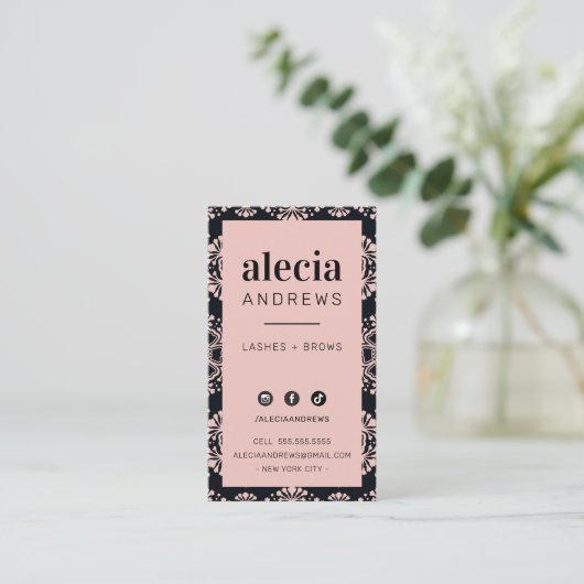 LASHESとBROWSスタイリッシュヴィンテージブラックピンクブラック 名刺 (スタンド正面)