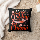 Last Day Of Chemo Leukemia Awareness Butterfly  クッション (ブランケット)