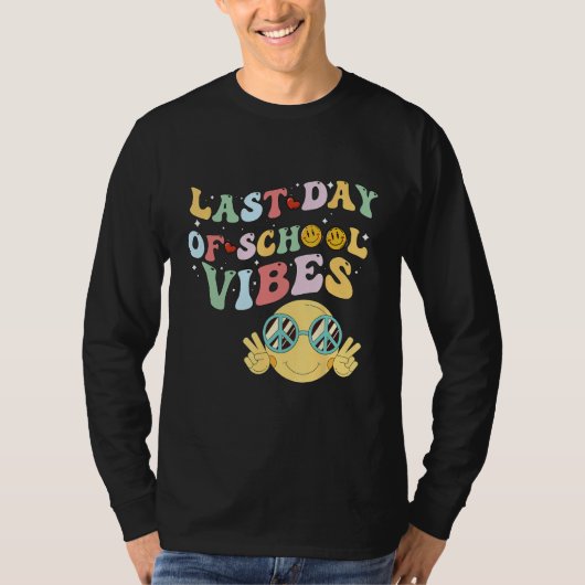 last day of summer vibes, groovy summer, funny tea tシャツ (正面)