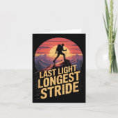 Last Light Longest Stride Sunset Hiking Mountain T カード (正面)