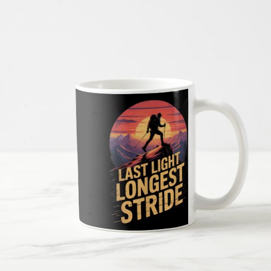 Last Light Longest Stride Sunset Hiking Mountain T コーヒーマグカップ (右)