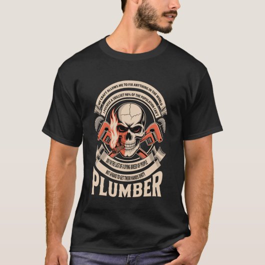 Last Standing Plumber Skilled Tradesman Pipe Wrenc Tシャツ (正面)