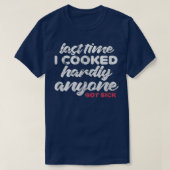Last Time I Cooked Hardly Anyone Got Sick Chef Coo Tシャツ (デザイン正面)