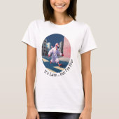 Late Night Freedom Retirement Flamingo Humor Tシャツ (正面)