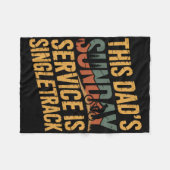 Laughing At Every Climb Mountain Biking Dad  フリースブランケット (正面(横))