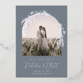 Laurelリーフモダンアーチウェイウェディング日付を保存 箔招待状 (正面)