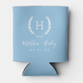 Laurel Crest Wedding Monogram | スカイブルー 缶クーラー (正面)