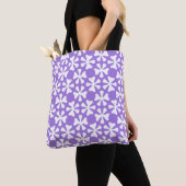 Lavender and White Modern Geometric Floral Pattern トートバッグ (クローズアップ)