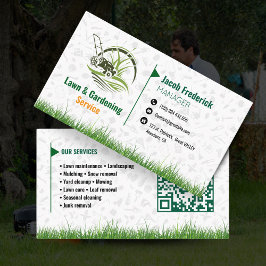 Lawn Care & Landscaping Business Card – Green & Wh 名刺