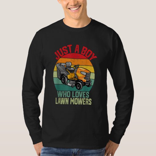 Lawn Mowing Just a Boy who Loves Mowers Gardener Tシャツ (正面)
