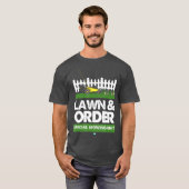 Lawn  Order Special Mowing Unit Funny Dad Joke Tシャツ (正面フル)