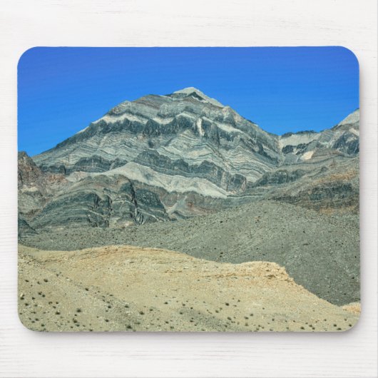 Layered Peaks of the Mojave Desert マウスパッド (正面)
