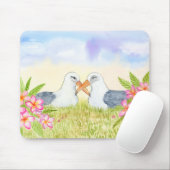  Laysan Albatross with Pink Plumerias マウスパッド (マウス)