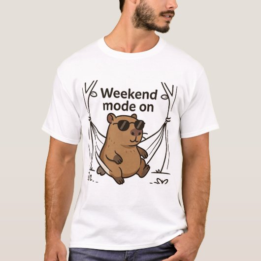 Lazy Capybara Meme Cartoon T-shirt Tシャツ (正面)