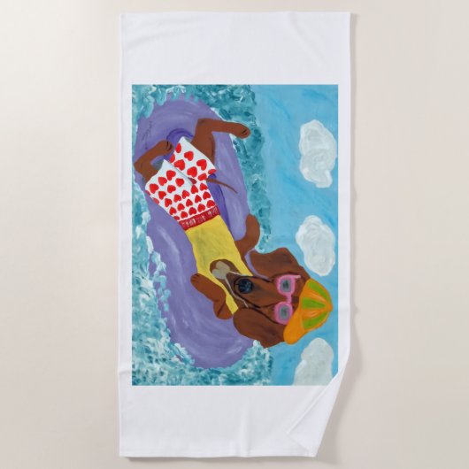 Lazy Dachshund on a Float ビーチタオル (正面)