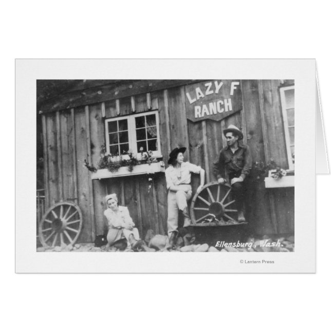 Lazy F Ranch Bldg外のゲスト (正面横)