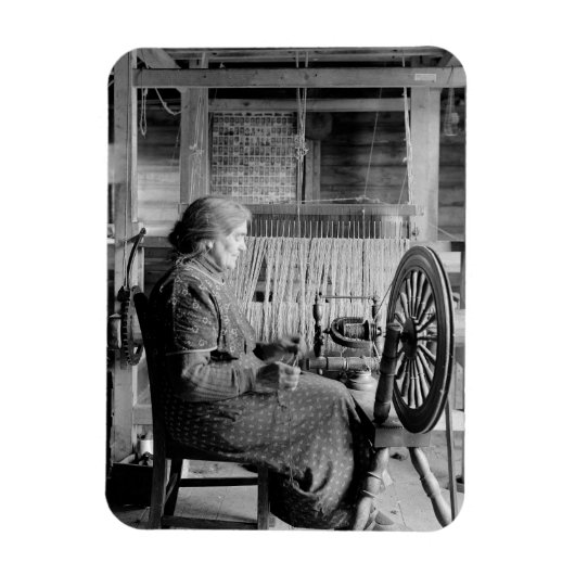 LD wOMAN uSINGsPINNING wHEEL 1930S写真 マグネット (縦)
