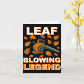 Leaf Blower Shirt Men Funny Lawn Care Leaf Blowing カード (黄色い花)