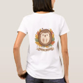 “Leafy Cuddle – Playful Hedgehog Tee” Tシャツ (裏面)