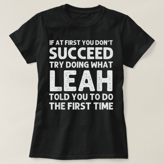 LEAHネームパーソナライズされた誕生日おもしろいクリスマス Tシャツ (デザイン正面)