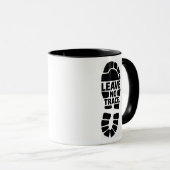 Leave No Trace Hiking Bootprint Design マグカップ (正面右)