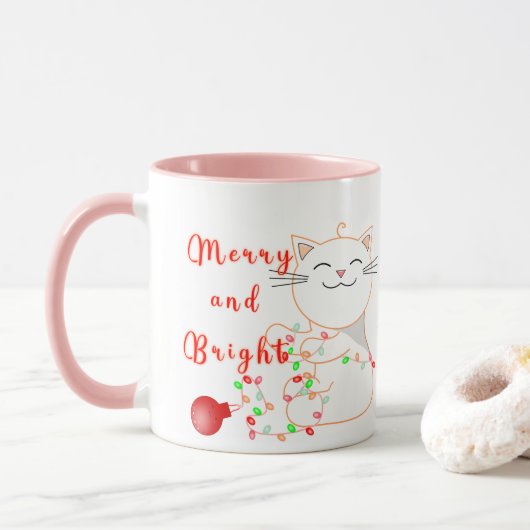 LEDライトで遊ぶハッピー猫 | かわいいクリスマス マグカップ (ドーナツ)