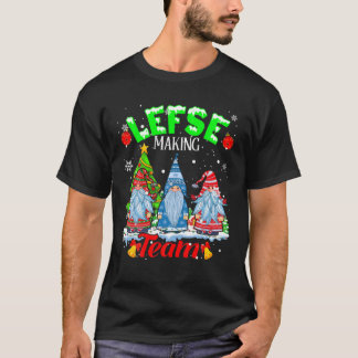 Lefse Making Team Christmas Gnomes Norwegian Lefse Tシャツ