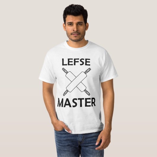 Lefse Master Crossed Rolling Pin Funny Norwegian F Tシャツ (正面フル)
