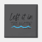 Left It In The Water Baptism Water Splash Black Le マグネット (正面)