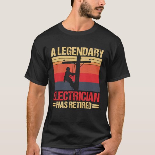 Legendary Electrician Has Retired Funny Retirement Tシャツ (正面)