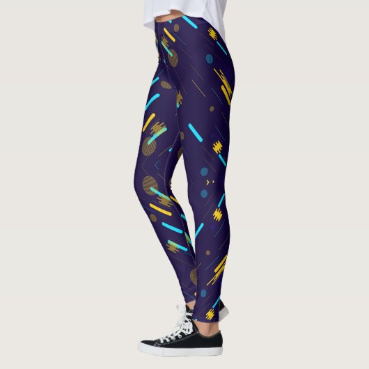 Leggings feature a dark purple background  レギンス (左)