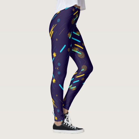 Leggings feature a dark purple background  レギンス (右)