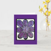 Lelizaのデザインの空白のなメッセージカード(エミリーの紫色) カード (黄色い花)