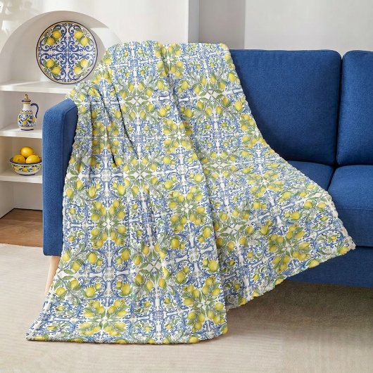 Lemon Citrus Blue Mediterranean Tile Pattern フリースブランケット