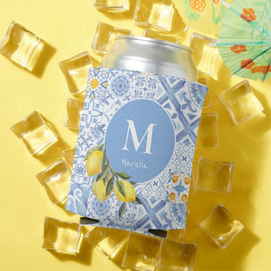Lemon fruit monogram, blue tile 缶クーラー (インサイチュ 夏)