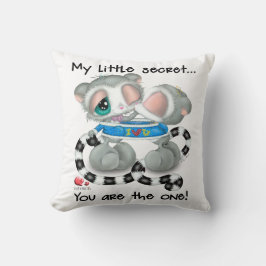 Lemur Couple Snuggle in Sweater クッション