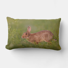 Lendenkissen mit Kaninchen auf Wiese ランバークッション