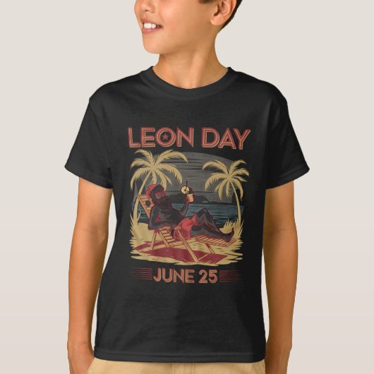 Leon Day June 25 Santa Beach 6 Months To Christmas Tシャツ (正面)