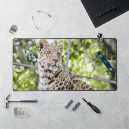 Leopardのクローズアップ顔写真 デスクマット