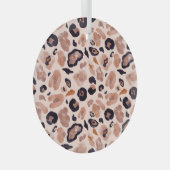 Leopardプリント、シームレス、ベージュの背景。 ガラスオーナメント (正面右)