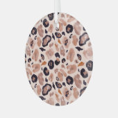 Leopardプリント、シームレス、ベージュの背景。 ガラスオーナメント (正面左)