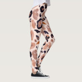 Leopardプリント、シームレス、ベージュの背景。 レギンス (右)