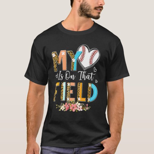 Leopard Baseball Mom My Heart Is On That Field Mot Tシャツ (正面)