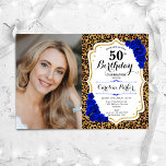 Leopard Print金ゴールド王室のブルー写真50誕生日 招待状<br><div class="desc">エレガントフローラ50歳のフェミニン誕生日の招待状と写真。グラム王室のブルー白デザインとフェイクグリッター金ゴールド。動物のヒョウのプリント、ホットサファイアブルーのバラ、スクリプトフォントと紙吹雪を特徴とする。大人スタイリッシュのお祝いパーティーに最適。独自の詳細でパーソナライズどんなカスタマイズ年でもいい！印刷されたZazzle招待状または即時ダウンロードのデジタル印刷可能なテンプレート。</div>