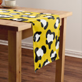 Leopard Print、Leopard Spots、Yellow Leopard ミディアムテーブルランナー (インサイチュ)