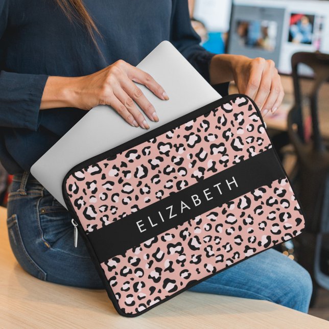 Leopard Print、Spots、Pink Leopard、お名前 ラップトップスリーブ (クリエイターアップロード済み)