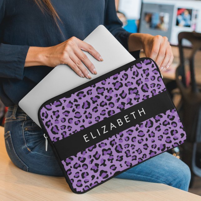 Leopard Print、Spots、Purple Leopard、お名前 ラップトップスリーブ (クリエイターアップロード済み)