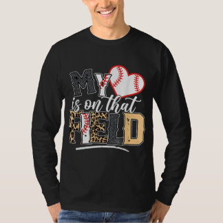 Leopard Softball Mom私のハートはField Bas上にある Tシャツ